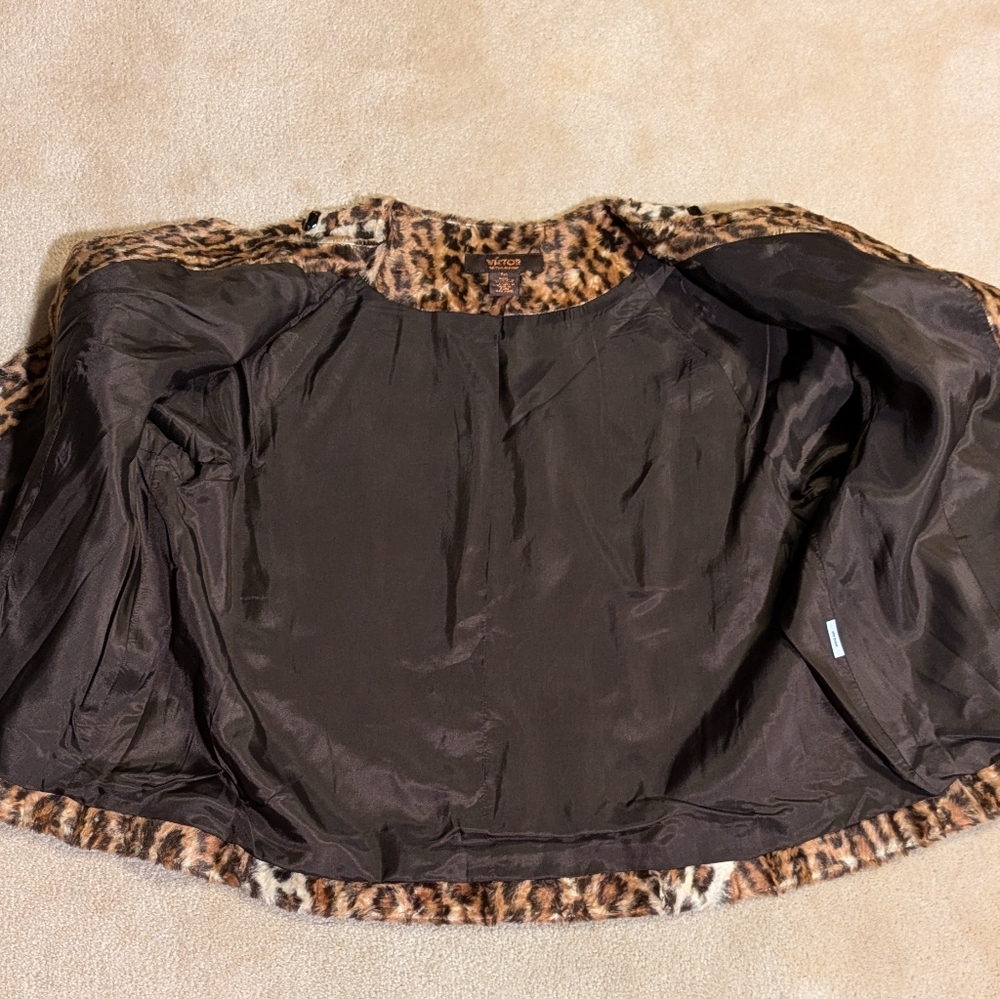 Victor Alfaro Faux Fur Leopard Print Cropped Jacket 3/4 Sleeve Jeweled Neck Sz12 - Picture 6 of 12